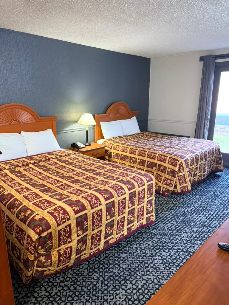 Non-smoking double-bed suite
