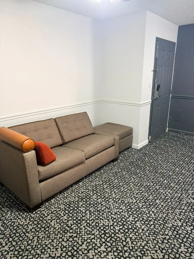 Non-smoking double-bed suite sitting area