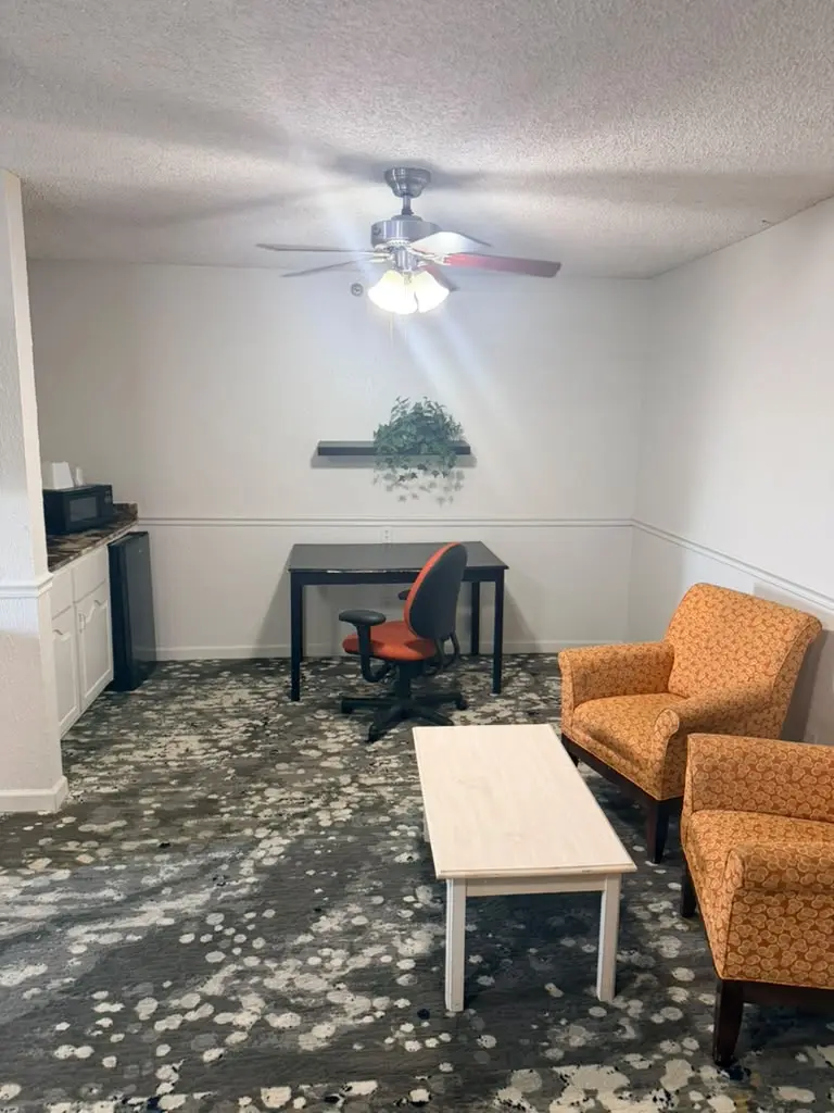Non-smoking king suite living area