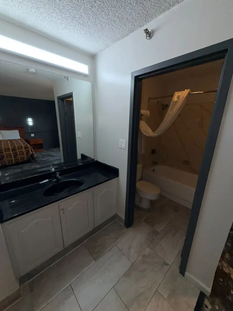 Smoking king suite vanity